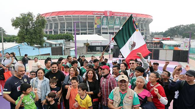 A group of crowds gather in front of the Estadio Azteca in Mexico City on June 7. KANG JUNG-HYUN
