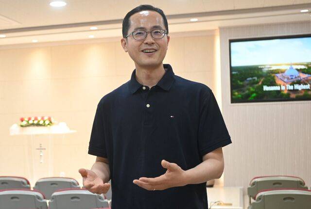정형신 목사가 최근 서울 강서구 뉴코리아교회에서 국민일보와 만나 탈북민 사역과 북한 선교에 관한 철학을 밝히고 있다.