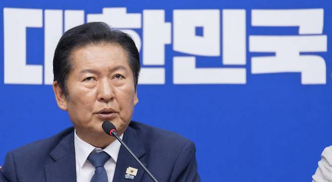 더불어민주당 정청래 대표가 10일 국회에서 지방선거 이후 처음으로 열린 최고위원회의에서 발언하고 있다. 연합뉴스