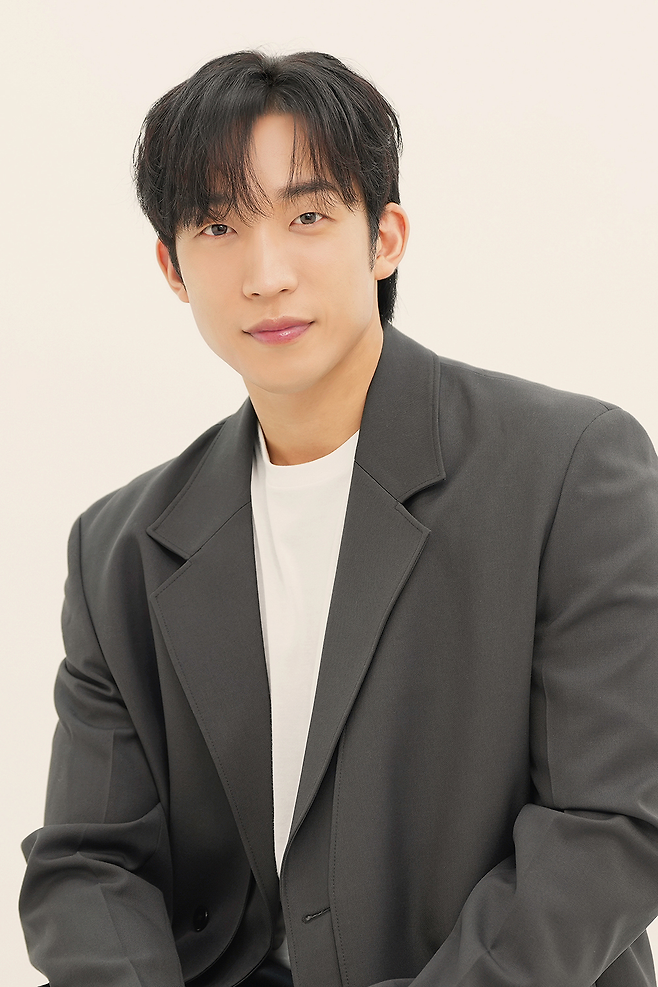 이상이. 초록뱀엔터테인먼트