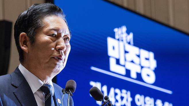 더불어민주당 정청래 대표가 11일 국회에서 열린 의원총회에서 발언하고 있다. 연합뉴스