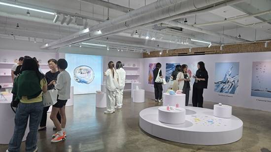 태광산업의 신설 화장품 법인 '실'이 첫 번째 브랜드 '사핀'을 공개하고 서울 성수동에 팝업스토어를 진행한다/사진=최보윤 기자