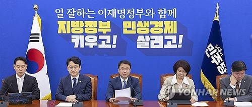 정책조정회의에서 발언하는 한병도 원내대표(서울=연합뉴스) 황광모 기자 = 더불어민주당 한병도 원내대표가 11일 국회에서 열린 정책조정회의에서 발언하고 있다. 2026.6.11 hkmpooh@yna.co.kr