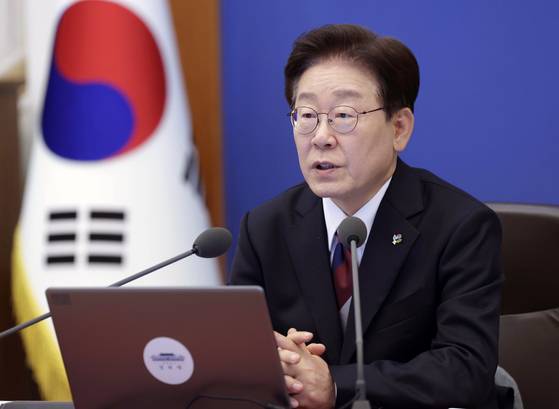 이재명 대통령이 지난 4일 청와대에서 열린 수석보좌관회의에서 발언하고 있다. 〈사진=연합뉴스〉