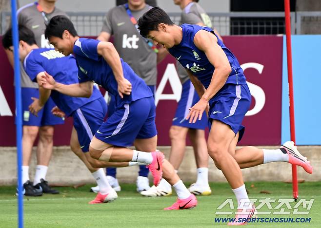 9일(한국시각) 멕시코 과달라하라 인근 사포판 월드컵대표팀 베이스캠프 훈련장 치바스 베르데 바예에서 진행된 대한민국 월드컵 대표팀의 공식 훈련. 손흥민 백승호가 훈련을 펼치고 있다. 사포판(멕시코)=허상욱 기자wook@sportschosun.com/2026.06.09/