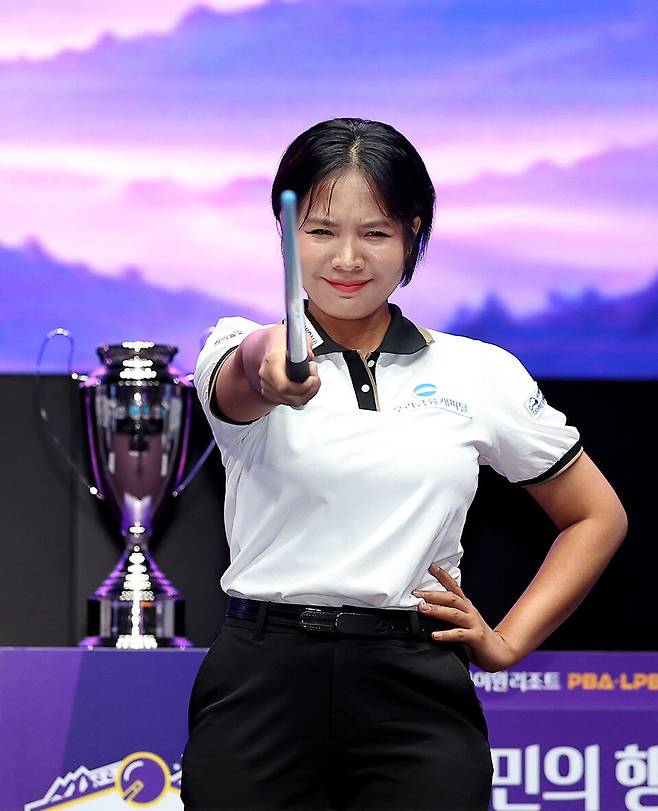 피아비가 하이원리조트 LPBA 챔피언십 결승에서 김가영을 꺾고 통산 10승을 달성한 뒤 환호하고 있다. PBA 제공