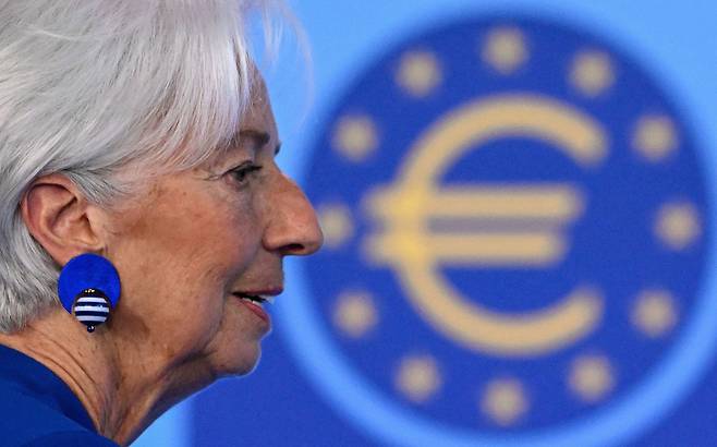 11일(현지 시각) 독일 프랑크푸르트 ECB 본부에서 열린 통화정책회의 후 기자회견에 참석한 크리스틴 라가르드 유럽중앙은행(ECB) 총재. /AFP 연합뉴스