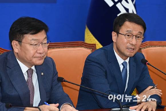 한병도 더불어민주당 원내대표가 11일 서울 여의도 국회에서 정점식 국민의힘 원내대표를 접견한 가운데 발언을 하고 있다. [사진=곽영래 기자]