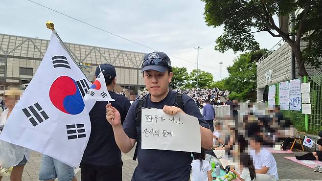 7일 오후 이준서씨는 서울 송파구 올림픽공원에서 열린 6.3 지방선거 투표지 부족 사태 규탄 시위에 참여했다. 이규림 기자