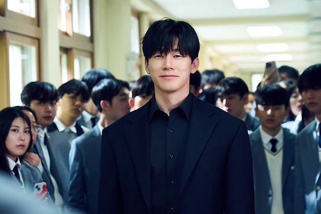 넷플릭스 드라마 '참교육'의 한 장면. 사진은 주인공 나화진 역을 맡은 배우 김무열. [사진 넷플릭스]