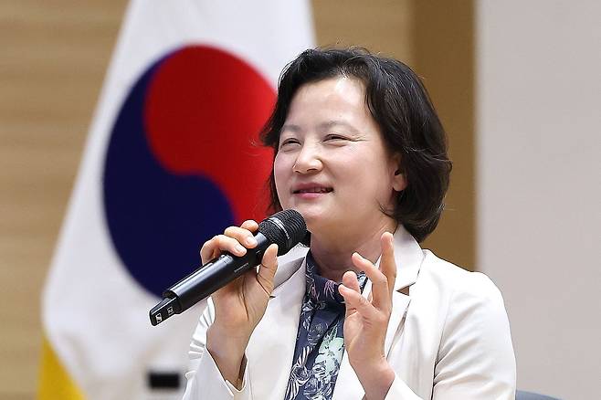 정유미 검사장이 24일 서울 여의도 국회 의원회관에서 열린 공소취소 찬반 토론회에서 발언하고 있다. 뉴스1