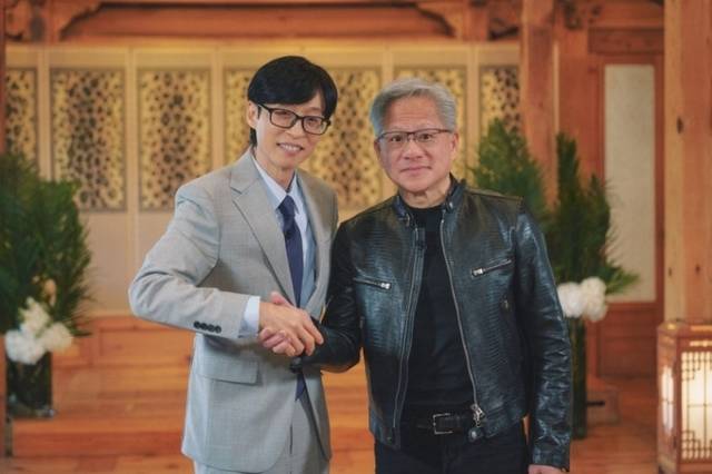 젠슨 황(오른쪽) CEO와 방송인 유재석