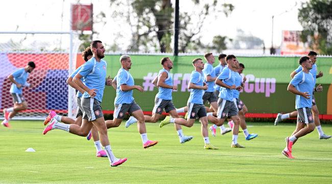 [OSEN=사포판(멕시코), 이대선 기자] 2026 북중미 월드컵에 참가하는 체코 축구국가대표팀이 11일(한국시각) 멕시코 과달라하라 인근 스포츠 아레나에서 훈련을 진행했다.대한민국 월드컵대표팀은 오는 12일 오전 11시(한국시각) 체코와 2026년 북중미 월드컵 조별리그 A조 1차전을 펼친다.체코 선수단이 훈련을 하고 있다. 2026.06.11 /sunday@osen.co.kr