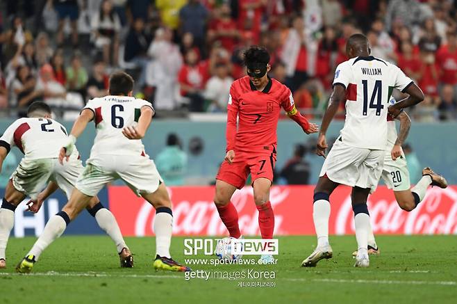 ▲ ESPN은 11일 "국제축구연맹(FIFA) 월드컵 조별리그에서 첫 경기 중요성은 아무리 강조해도 지나치지 않다. 단 3경기 안에 토너먼트 진출 여부가 결정되는 만큼 첫 승점 3점은 향후 흐름을 완전히 바꿀 수 있다"면서 "특히 한국의 경우는 더욱 그렇다. 최근 월드컵 역사를 돌아보면 1차전 승리 여부가 대표팀 운명을 크게 좌우했다"며 홍명보호의 '체코전' 결과를 주목했다.