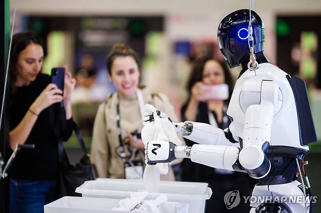 독일 'IFA 2025'에 선보인 노이라의 휴머노이드 로봇 [EPA=연합뉴스 자료사진. 재판매 및 DB 금지]