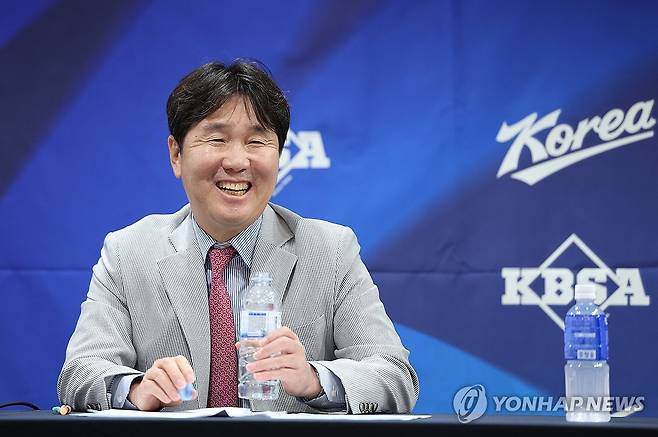 밝은 표정의 류지현 감독 (서울=연합뉴스) 이지은 기자 = 류지현 야구대표팀 감독이 11일 서울 중구 프레스센터에서 열린 2026 아이치·나고야 아시안게임 야구 국가대표팀 최종 명단 공개 기자회견에서 밝은 표정을 짓고 있다. 2026.6.11 jieunlee@yna.co.kr