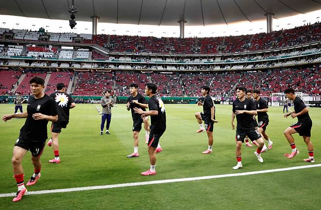 12일(한국시간) '2026 북중미 월드컵' 한국과 체코의 조별리그 1차전 경기 전 몸을 풀고 있는 대한민국 선수들. /AFP=연합뉴스