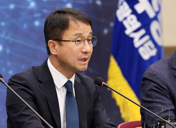 한병도 더불어민주당 원내대표가 12일 광주 서구 김대중컨벤션센터에서 열린 전남ㆍ광주 현장 최고위원회의에서 발언하고 있다. 연합뉴스