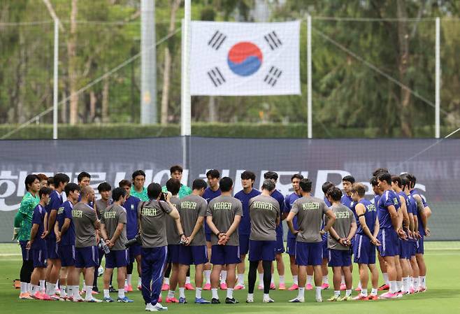 2026 북중미 월드컵에 출전하는 축구 국가대표팀이 6일(현지시간) 베이스캠프 훈련장인 멕시코 과달라하라 치바스 바예 베르데에서 첫 훈련을 하고 있다.  사진=연합뉴스