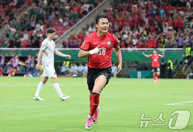 대한민국 축구국가대표팀 오현규가 11일(현지시간) 멕시코 할리스코주 사포판 과달라하라 스타디움에서 열린 2026 북중미 월드컵 A조 조별리그 1차전 대한민국과 체코의 경기에서 역전골을 넣고 환호하고 있다. 2026.6.12 ⓒ 뉴스1 임세영 기자