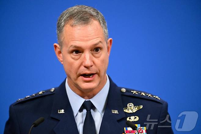 알렉서스 그린케비치 북대서양조약기구(NATO·나토) 유럽연합군 최고사령관(미 공군 대장)이 19일(현지시간) 벨기에 브뤼셀 나토 본부에서 열린 국방참모총장급 군사위원회 회의 후 기자회견에서 발언하고 있다. 2026.05.19. ⓒ AFP=뉴스1