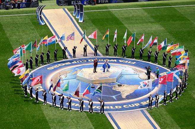 Italian singer Andrea Bocelli and South Korean-American singer and songwriter Ejae perform during the opening ceremony ahead of the 2026 World Cup Group A football match between Mexico and South Africa at the Mexico City Stadium in Mexico City on June 11, 2026. (Photo by Rodrigo OROPEZA / AFP)







<저작권자(c) 연합뉴스, 무단 전재-재배포, AI 학습 및 활용 금지>