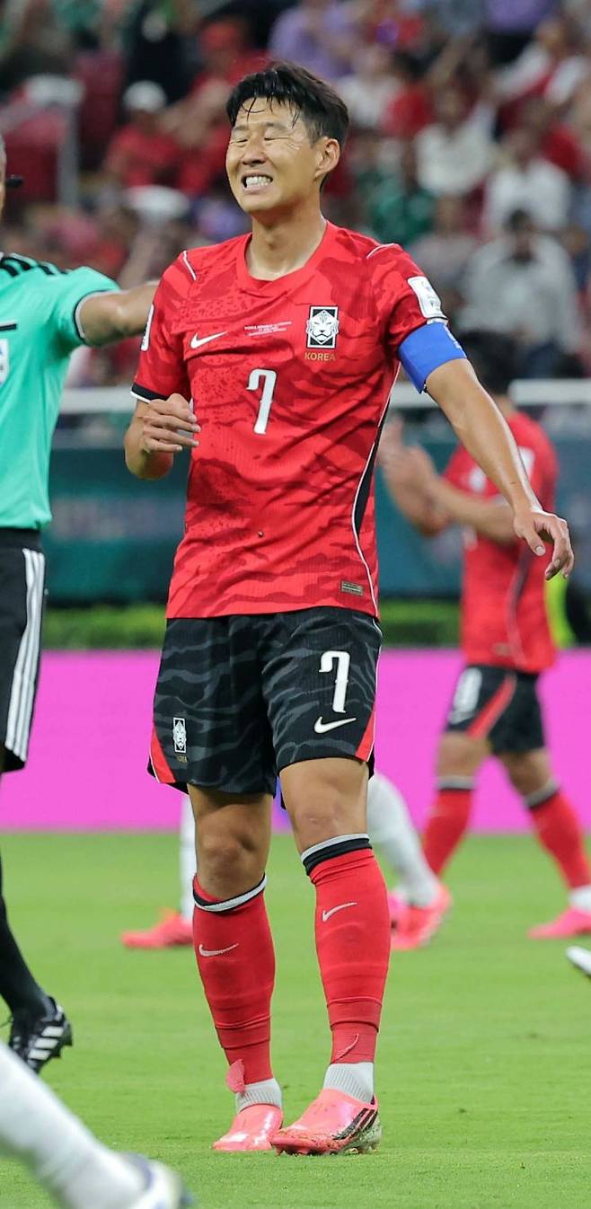 손흥민이 12일(한국시간) 멕시코 사포판 과달라하라 스타디움에서 열린 2026 북중미 월드컵 A조 1차전 체코와의 경기에서 슛이 빗나가자 아쉬워하고 있다. 연합뉴스
