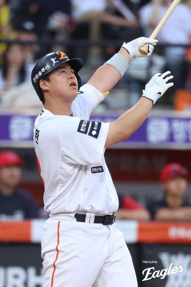 한화 이글스 노시환이 11일 대전한화생명볼파크에서 열린 KIA 타이거즈와의 홈 경기서 타격하고 있다./한화 이글스 제공