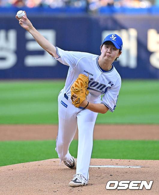 [OSEN=대구, 이석우 기자] 12일 대구삼성라이온즈파크에서 2026 신한 SOL KBO 리그 삼성 라이온즈와 SSG 랜더스의 경기가 열렸다. 홈팀 삼성은 장찬희가, 방문팀 SSG는 타케다가 선발 출전했다. 삼성 라이온즈 선발 투수 장찬희가 역투하고 있다. 2026.06.12 / foto0307@osen.co.kr