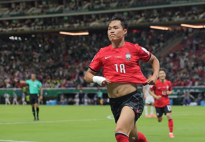 축구대표팀 오현규가 12일 북중미월드컵 체코전에서 역전골을 넣은 뒤 감격스러워하며 질주하고 있다. 연합뉴스