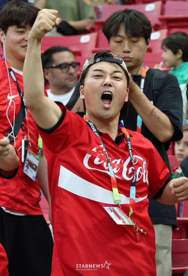 [포토] 전현무 '이겨라 대한민국'