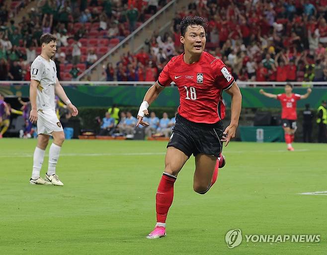 세리머니하는 오현규 (사포판[멕시코 할리스코주]=연합뉴스) 류영석 기자 = 11일(현지시간) 멕시코 사포판 과달라하라 스타디움에서 열린 2026 북중미 월드컵 A조 1차전 한국과 체코의 경기.
    한국 오현규가 후반 팀의 두 번째 골을 넣은 뒤 기뻐하고 있다. 2026.6.12 ondol@yna.co.kr
