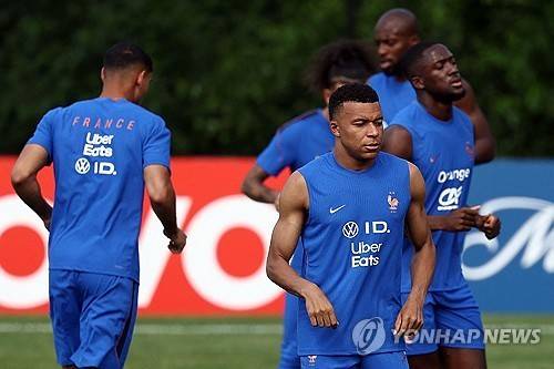 11일 미국에서 훈련하는 프랑스 축구 국가대표팀 [AFP=연합뉴스. 재판매 및 DB 금지]