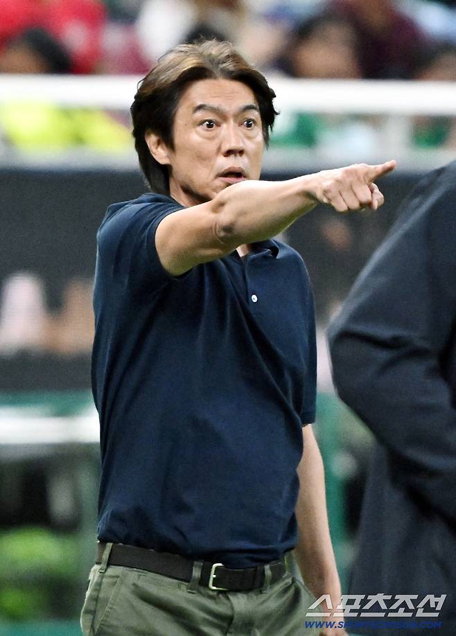 12일(한국시각) 멕시코 과달라하라 사포판의 에스타디오 과달라하라에서 열린 2026 북중미월드컵 대한민국과 체코의 경기. 홍명보 감독이 작전지시를 하고 있다. 사포판(멕시코)=허상욱 기자wook@sportschosun.com/2026.06.12/