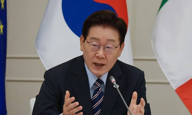 지난 12일(현지시간) 이재명 대통령이 이탈리아 로마의 한 호텔에서 열린 비즈니스 라운드테이블에서 발언하고 있다. 연합뉴스