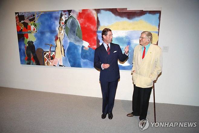 1994년 왕세자였던 찰스3세 영국 국왕이 호크니와 만나고 있는 모습 [AFP=연합뉴스 자료사진. 재판매 및 DB 금지]