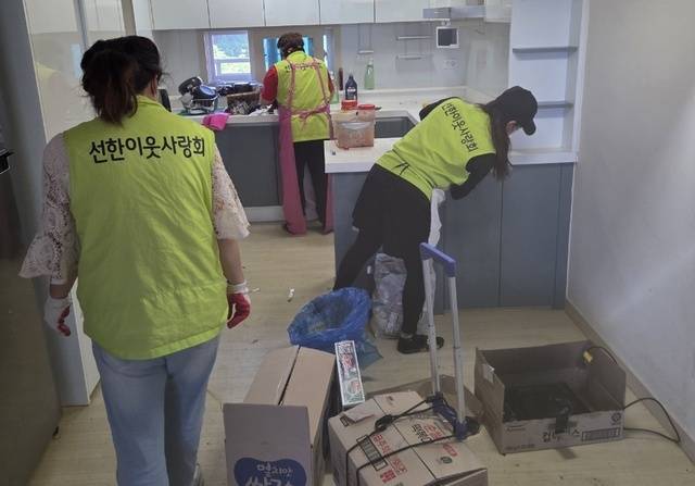 ▲ 선한이웃사랑회 청소 봉사활동. /선한이웃사랑회 제공