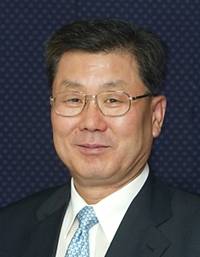 정홍식 전 정통부 차관. 그는 5공 출범 초 청와대 과학기술비서관실 근무 시절,