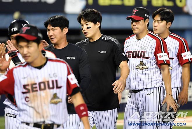 14일 잠실구장에서 열린 LG와 롯데의 경기. 승리한 LG 임찬규가 기뻐하고 있다. 잠실=박재만 기자 pjm@sportschosun.com/2026.06.14/