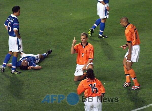 1998 프랑스 월드컵 조별리그 2차전 '히딩크'의 네덜란드에게 0-5로 패한 한국. ⓒAFPBBNews = News1