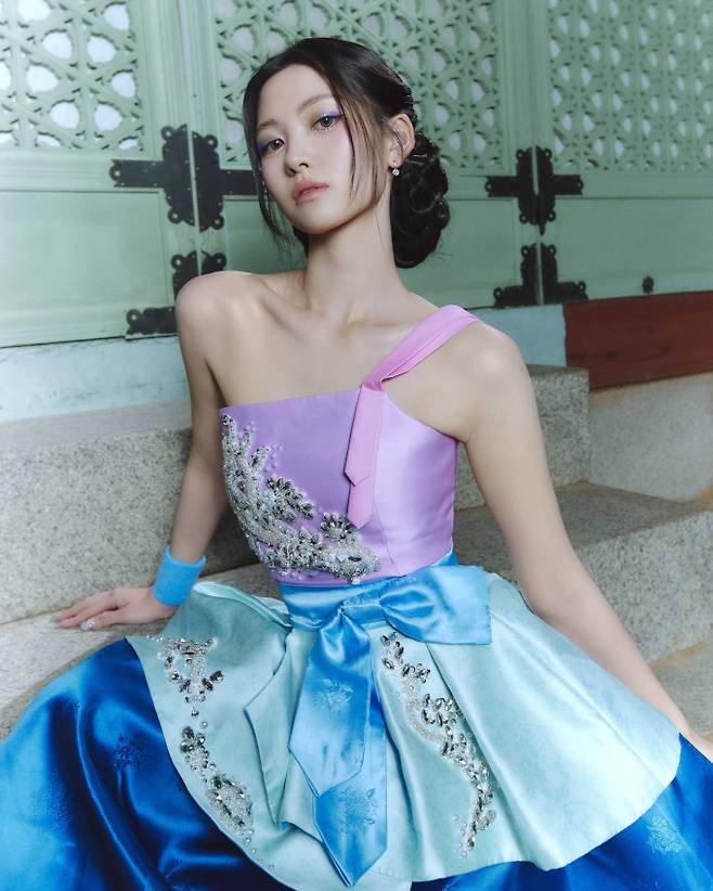 The female duo dodree has raised anticipation for their comeback by releasing concept photos for Lilac, the lead track from their second digital single. In these photos, the members create a mysterious atmosphere by wearing modern reinterpretations of hanbok against the backdrop of a traditional Korean house.Dodree unveiled the concept photos for Lilac via their official social media accounts on the 13th. In the released images, the members exude a unique aura through styling that blends traditional spaces with vibrant makeup.Lilac is a song that tells the love story of a shy yet bold girl, serving to set the stage for their official comeback. Composed of Na Young-ju and Lee Song-hyun, who majored in traditional Korean music and dance, Dodri presents the K-rossover Pop genre, which blends tradition and modernity.Dodris pre-release track Lilac will be released on the 17th at 6 p.m. via various online music platforms. Their second digital single is scheduled to be released on the 24th.