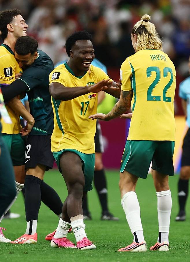 첫 승을 따낸 호주 축구대표팀. ⓒ REUTERS=연합뉴스