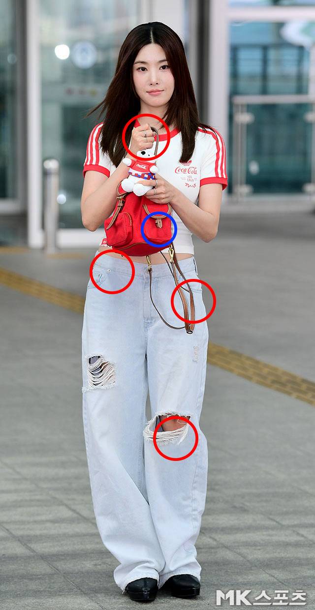 Singer Kwon Eun-bi departed for Mexico City via Incheon International Airport on June 10 to attend events related to the 2026 FIFA World Cup in North America. On this day, Kwon Eun-bi caught the eye with a casual airport fashion look, pairing a white cropped T-shirt with oversized denim pants.Kwon Eun-bi is scheduled to join the World Cup cheering squad and perform alongside aespas Karina and Winter. Upon her appearance at the airport, Kwon Eun-bi drew the attention of fans and the press present at the scene with her toned physique and stylish fashion sense.
