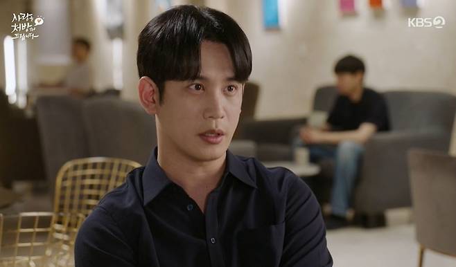 In the KBS 2TV drama *Prescription for Love*, Kim Seung-soo and Choi Dae-cheol were shown weeping uncontrollably upon seeing their father, Kim Chang-wan, who had disappeared 30 years ago. In the drama, Kim Chang-wan had been confined and abused by Jo Mi-hyang, and his family was deeply shocked and enraged upon learning this fact belatedly.Na Seon-hae broke down in tears upon confirming that Jo Mi-hyang had been abusing her husband, Gong Ki-cheol, while brothers Gong Jeong-eun and Gong Dae-han also shed tears out of guilt for failing to protect their father. As the police investigation closed in, Jo Mi-hyang attempted to flee, but Gong Ki-cheol made a dramatic escape and headed to the Onjeong Police Station.Gong Jeong-eun and Gong Dae-han heard singing coming from the police station and instinctively knew their father was alive. The two were reunited with their father, Kim Chang-wan, after 30 long years, creating a deeply moving scene.