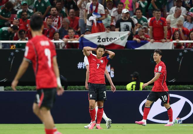 11일(현지시간) 멕시코 사포판 과달라하라 스타디움에서 열린 2026 북중미 월드컵 A조 1차전 한국과 체코의 경기에서 한국 손흥민이 슈팅이 빗나가자 아쉬워하고 있다. 2026.6.12 /사포판[멕시코 할리스코주]=연합뉴스