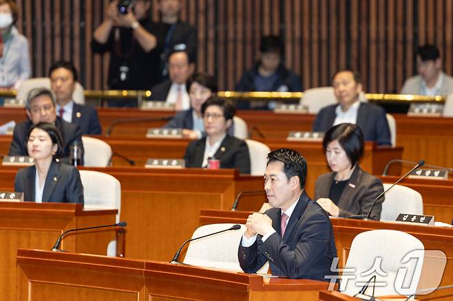 장동혁 국민의힘 대표가 31일 서울 여의도 국회에서 열린 의원총회에 참석해 있다. 2026.3.31 ⓒ 뉴스1 이승배 기자