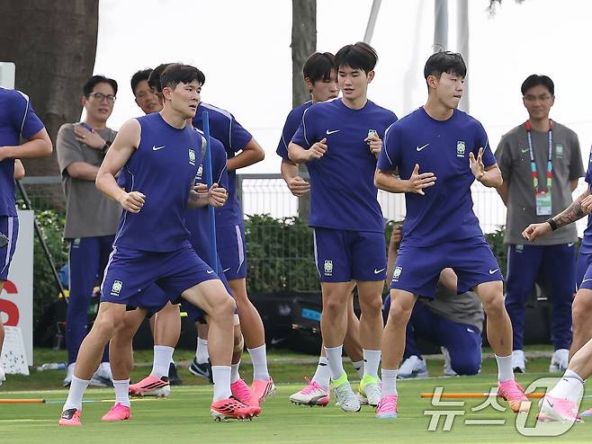 2026 북중미 월드컵에 출전하는 대한민국 축구 국가대표팀 김민재, 이기혁 등이 10일(현지시간) 멕시코 과달라하라 인근 사포판에 위치한 치바스 바예 베르데에서 훈련을 하고 있다. 2026.6.11 ⓒ 뉴스1 임세영 기자
