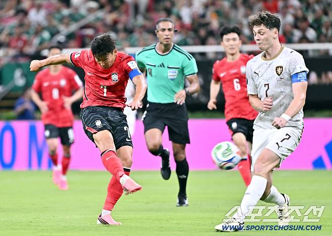 12일(한국시각) 멕시코 과달라하라 사포판의 에스타디오 과달라하라에서 열린 2026 북중미월드컵 대한민국과 체코의 경기. 손흥민이 슛하고 있다. 사포판(멕시코)=허상욱 기자wook@sportschosun.com/2026.06.12/
