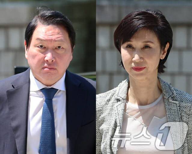 최태원 SK그룹 회장(왼쪽)과 노소영 아트센터 나비 관장이 15일 서울 서초구 서울고등법원에서 열린 재산 분할 파기환송심 2차 조정 기일에 출석하고 있다. (사진=뉴스1)