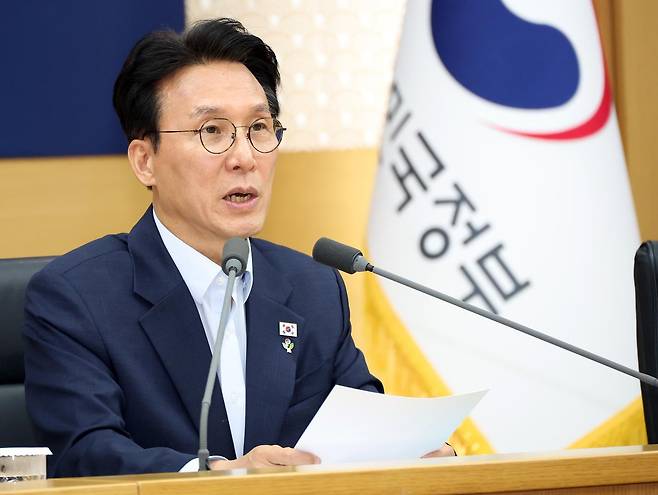 김민석 국무총리가 11일 세종시 정부세종청사에서 열린 국민참정권 침해 관련 관계장관회의를 주재하고 있다. 2026.06.11 세종=뉴시스